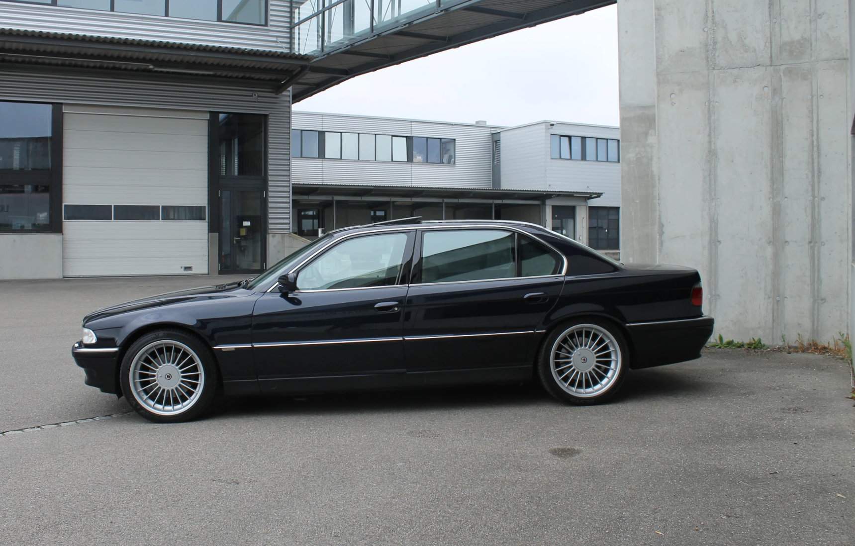 BMW 750iL (E38)