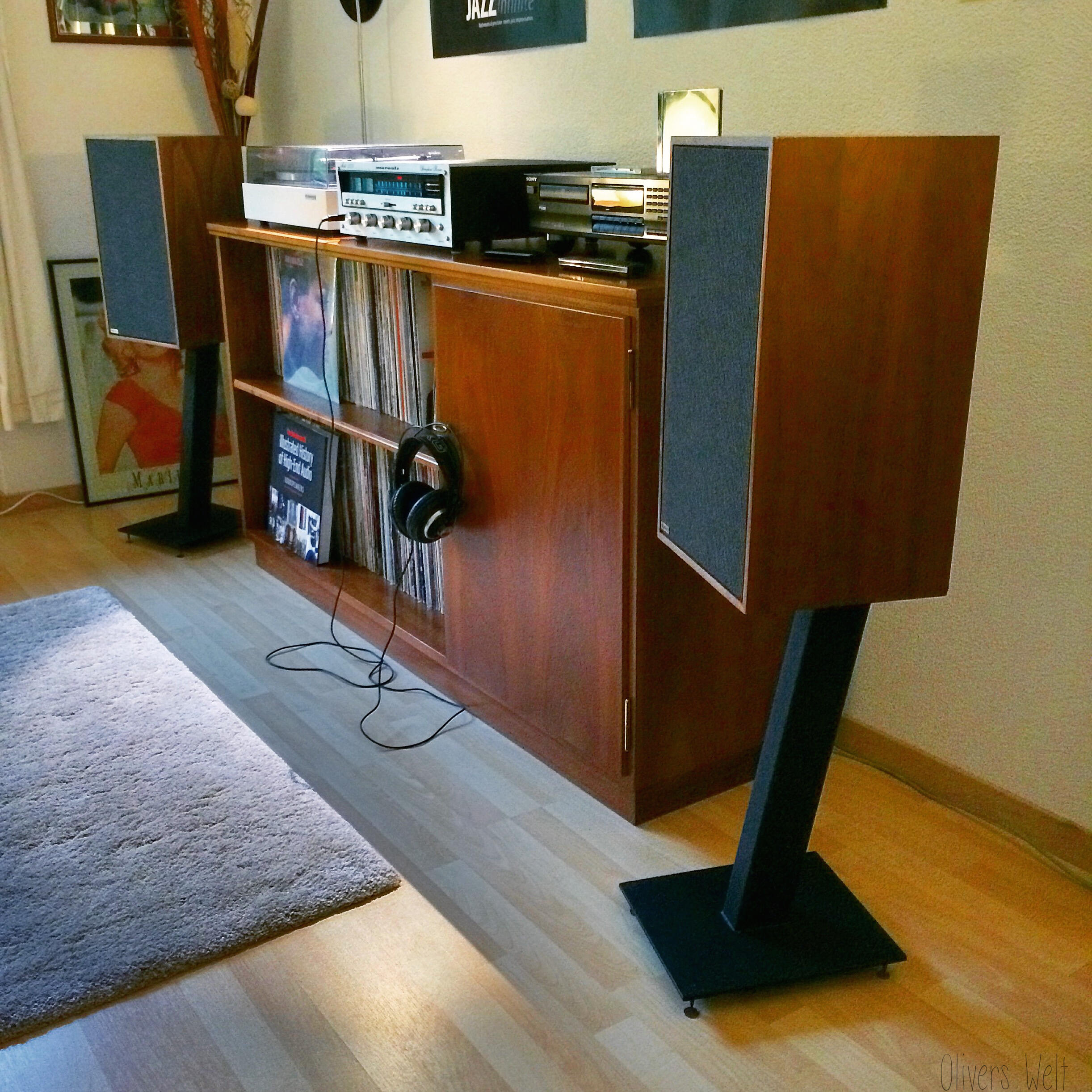 Optische und klangliche Verbesserung: Die Dynaco M25x haben neue Ständer bekommen. 