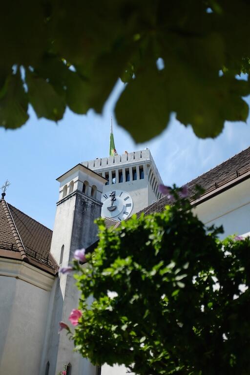 Bild ohne Beschreibung Bild ohne Beschreibung