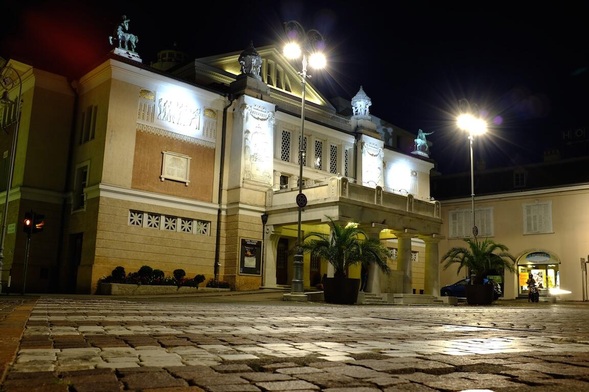 Bild ohne Beschreibung Bild ohne Beschreibung