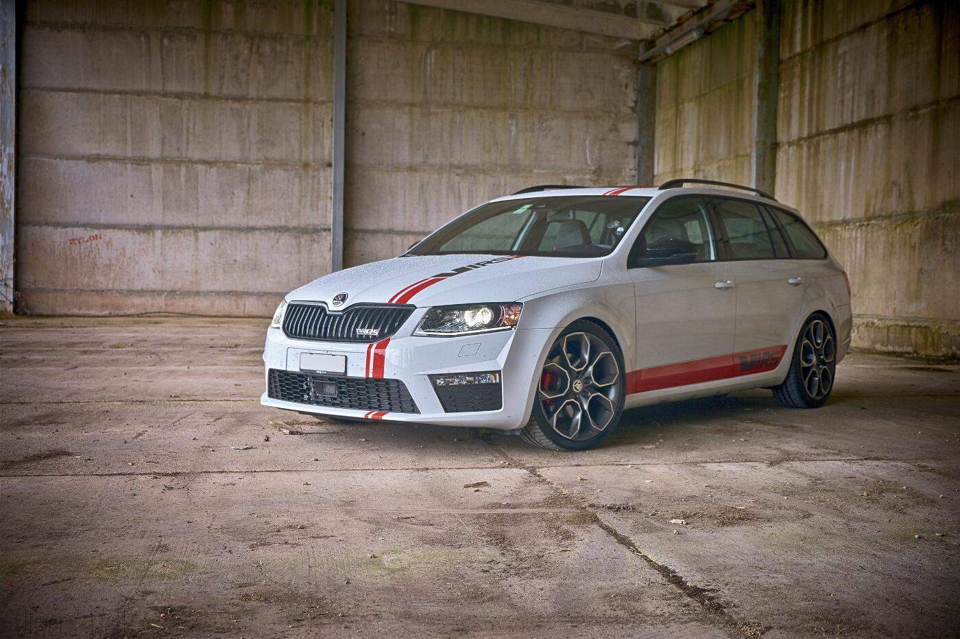 Bild ohne Beschreibung Bild ohne Beschreibung