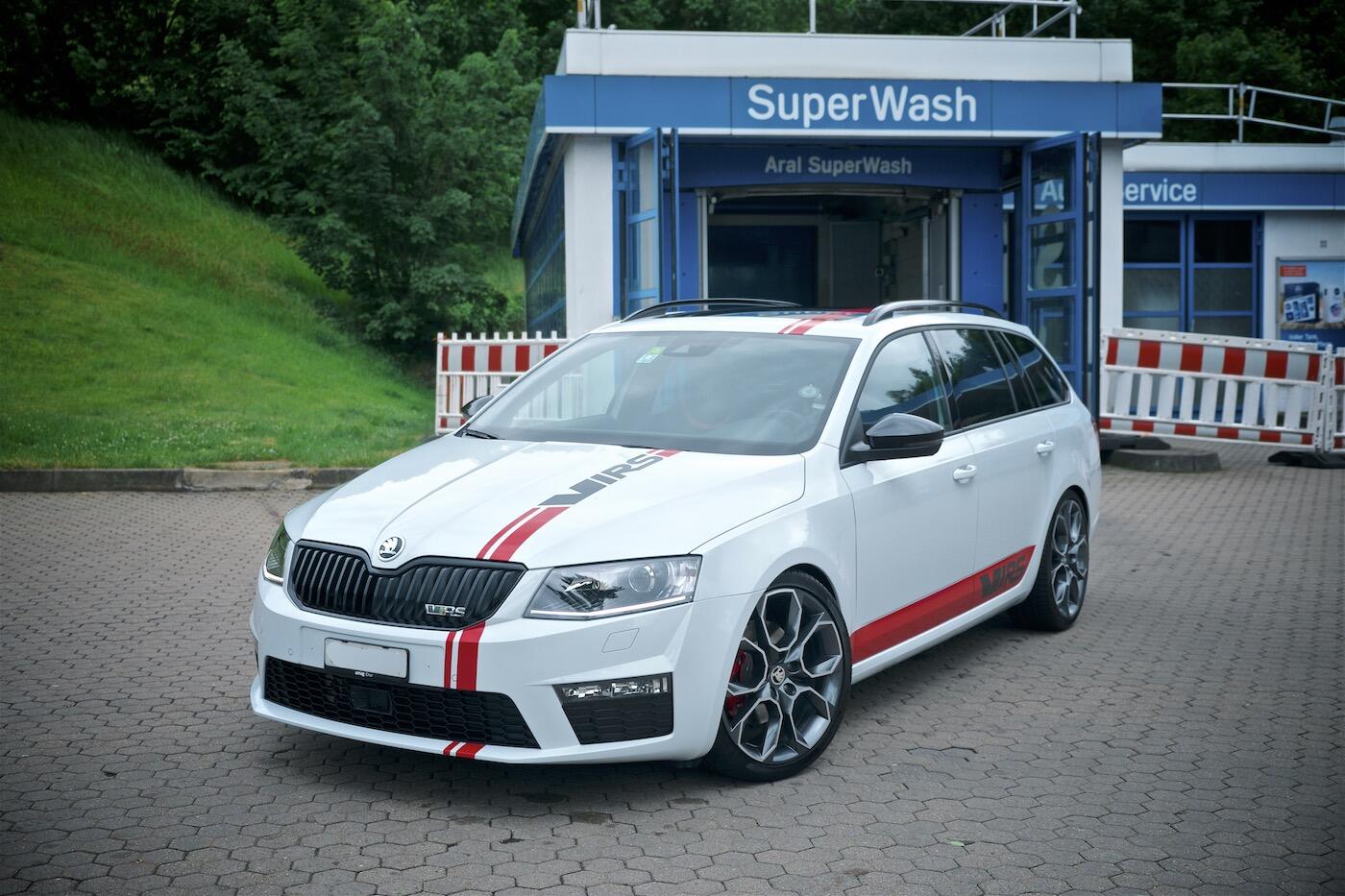 Bild ohne Beschreibung Bild ohne Beschreibung