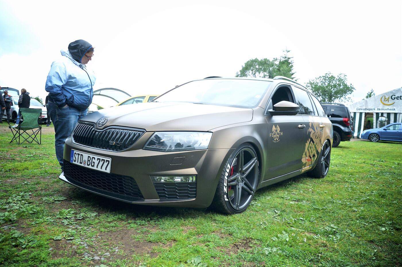 Bild ohne Beschreibung Bild ohne Beschreibung