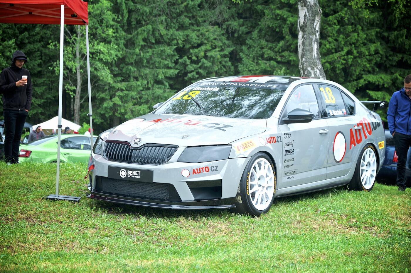 Bild ohne Beschreibung Bild ohne Beschreibung