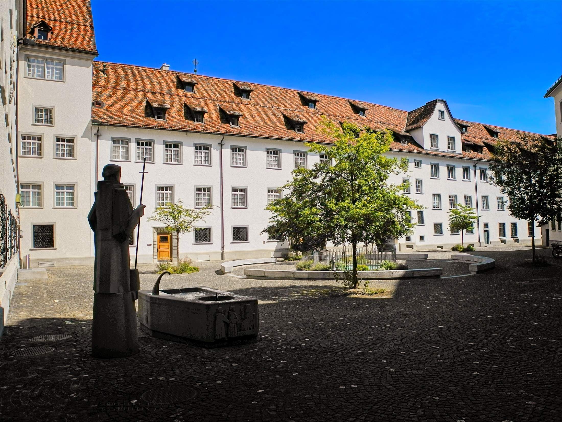 Bild ohne Beschreibung Bild ohne Beschreibung