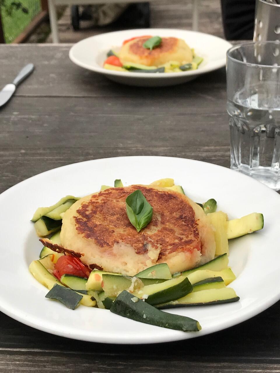 Bild ohne Beschreibung Bild ohne Beschreibung