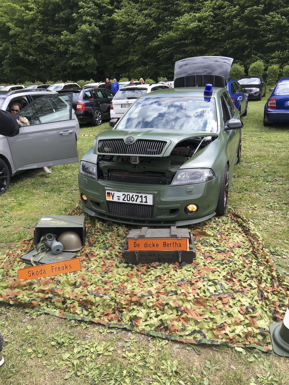 Bild ohne Beschreibung Bild ohne Beschreibung