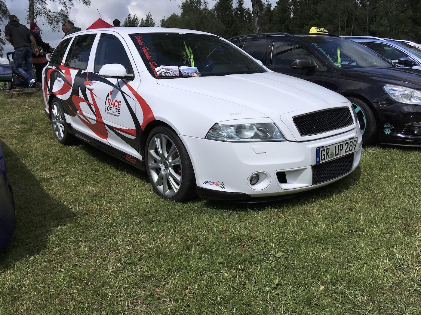 Bild ohne Beschreibung Bild ohne Beschreibung