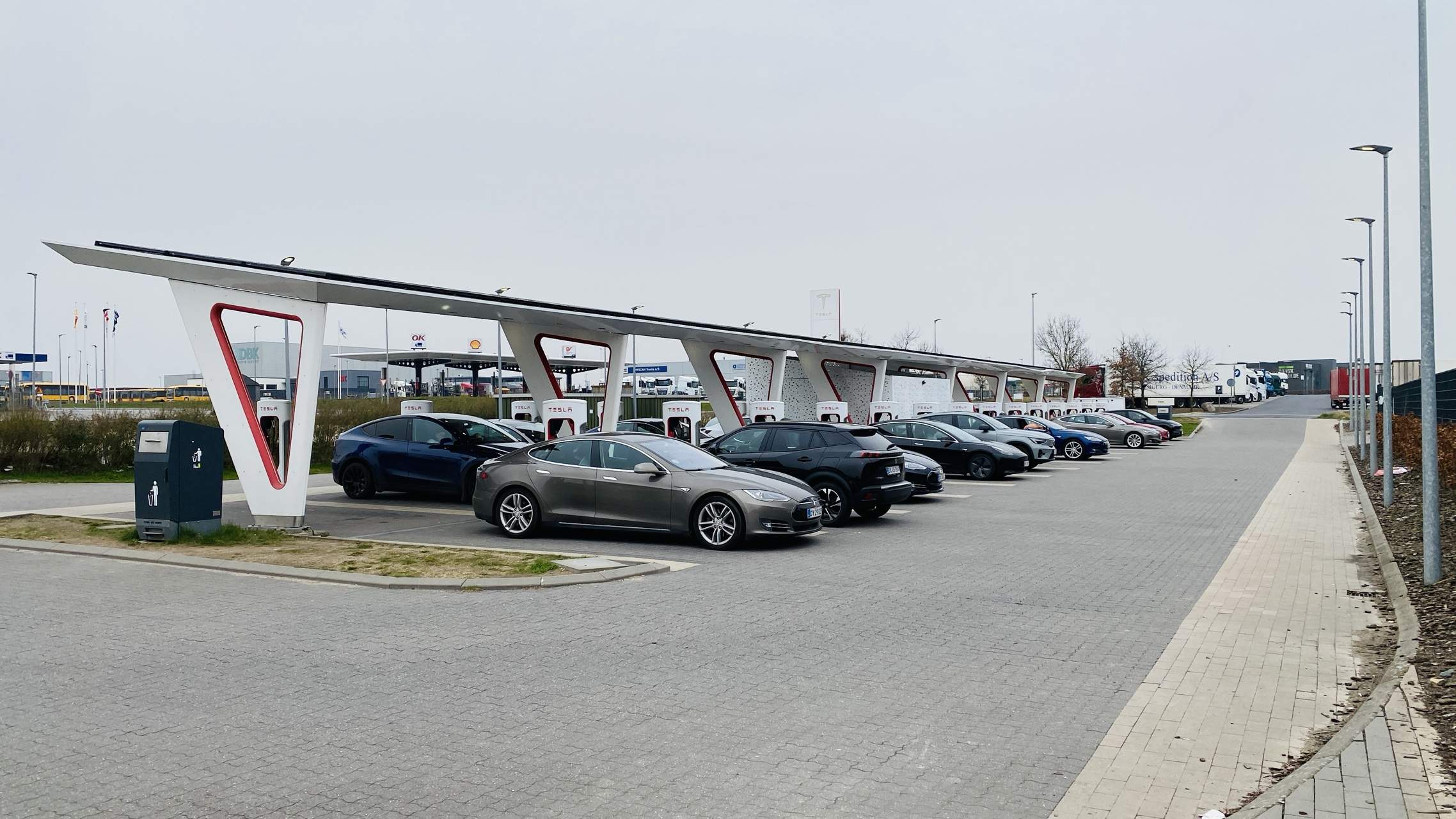 Bild ohne Beschreibung Bild ohne Beschreibung