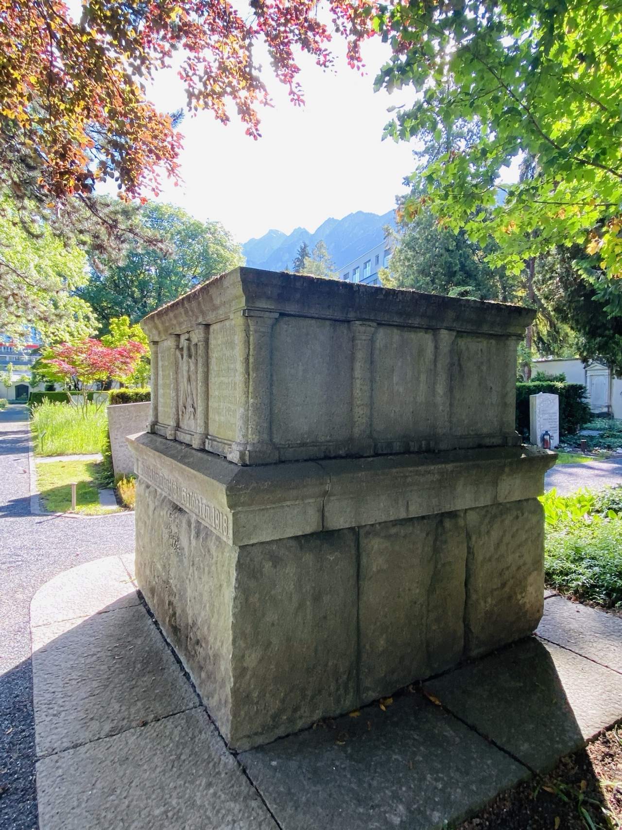 Bild ohne Beschreibung Bild ohne Beschreibung