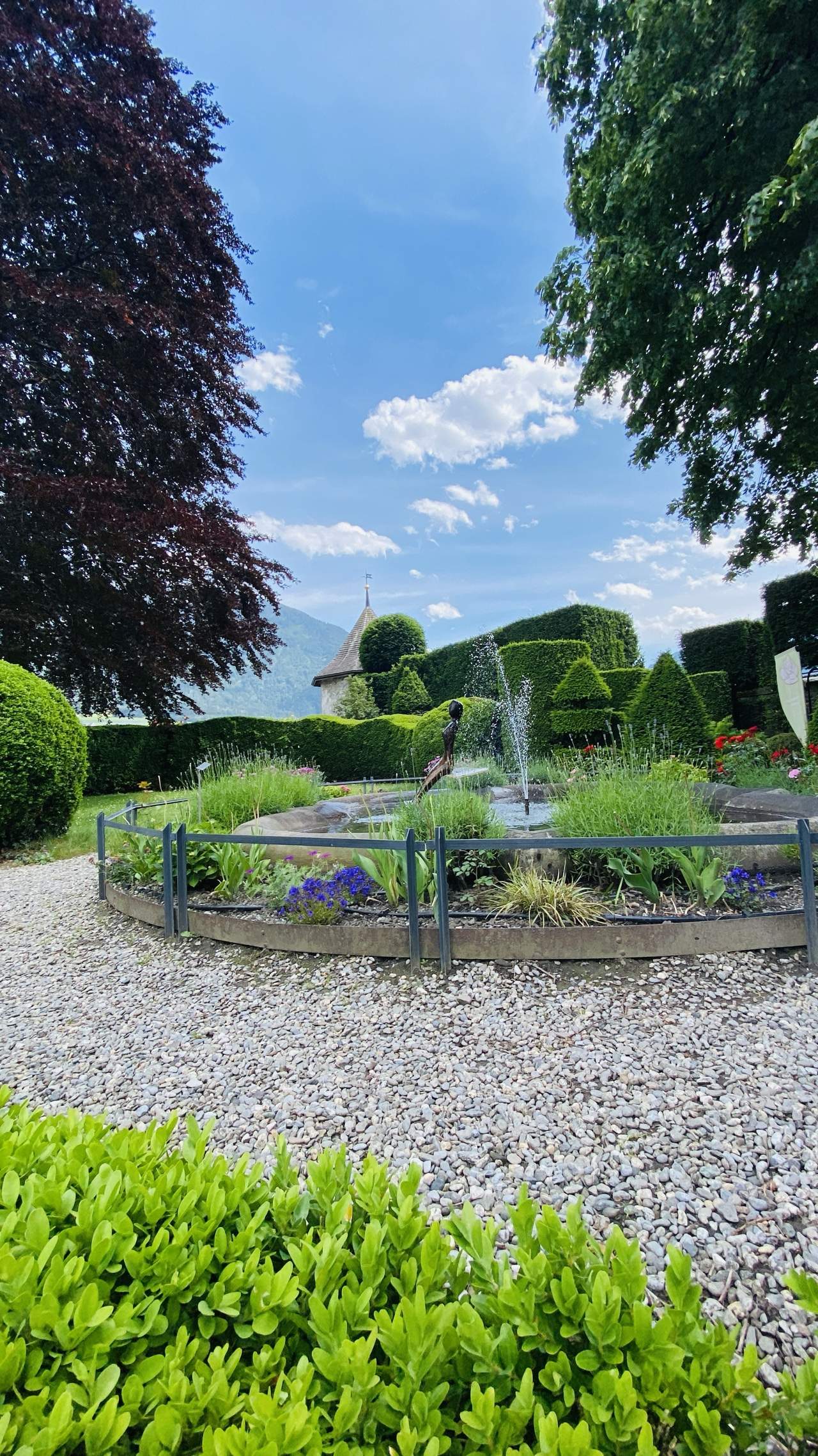 Bild ohne Beschreibung Bild ohne Beschreibung