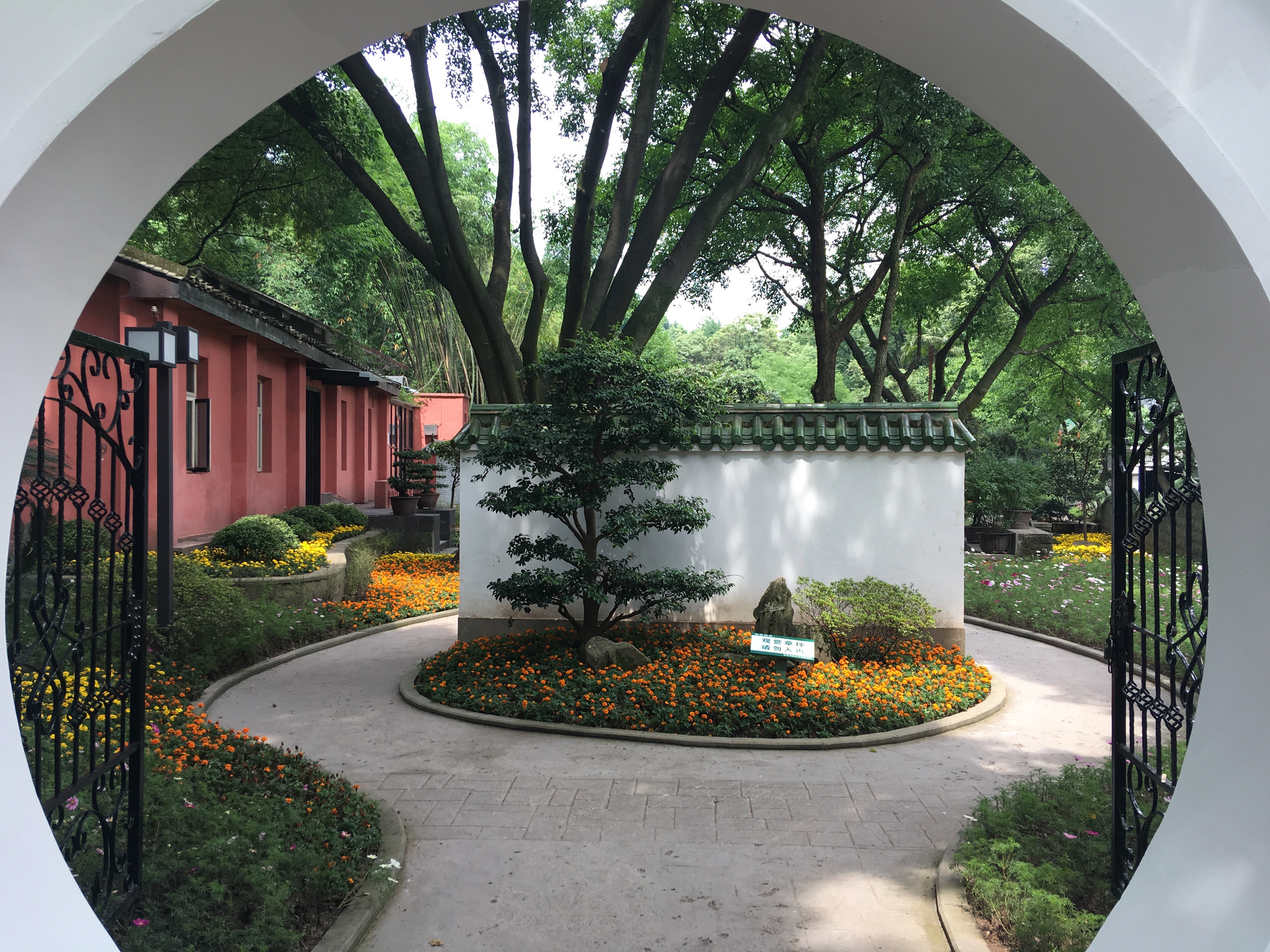 Bild ohne Beschreibung Bild ohne Beschreibung