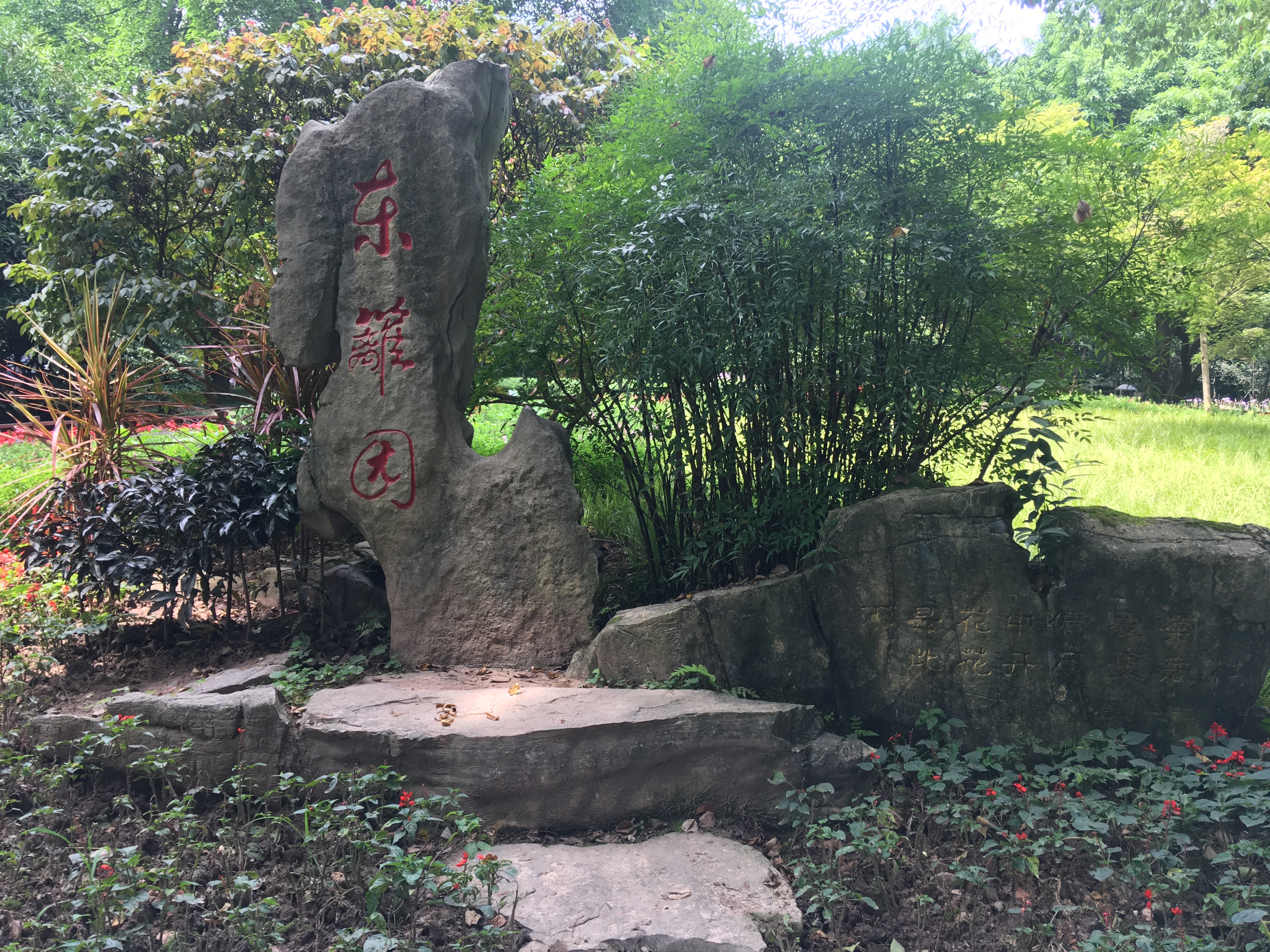 Bild ohne Beschreibung Bild ohne Beschreibung