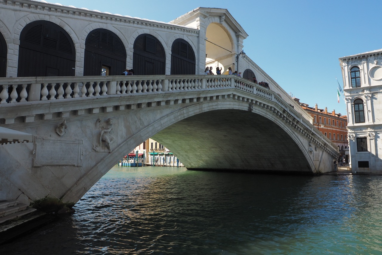 Bild ohne Beschreibung Bild ohne Beschreibung