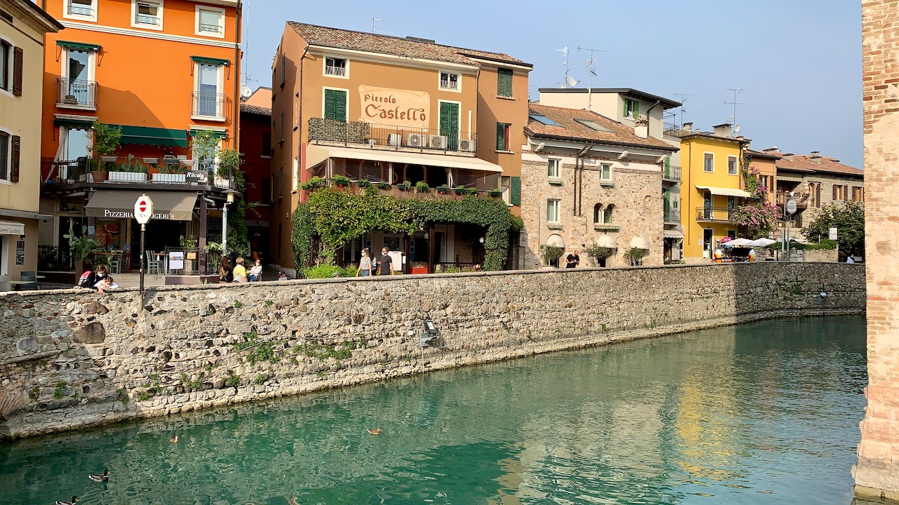 Bild ohne Beschreibung Bild ohne Beschreibung