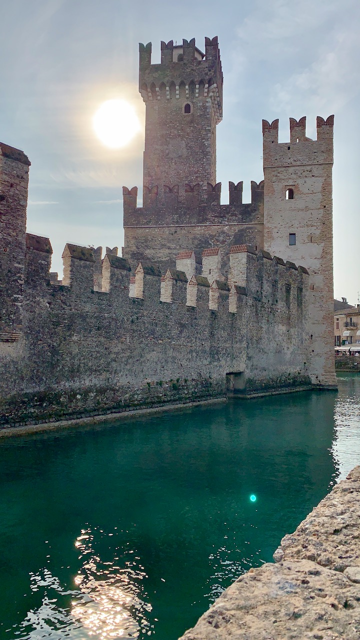 Bild ohne Beschreibung Bild ohne Beschreibung