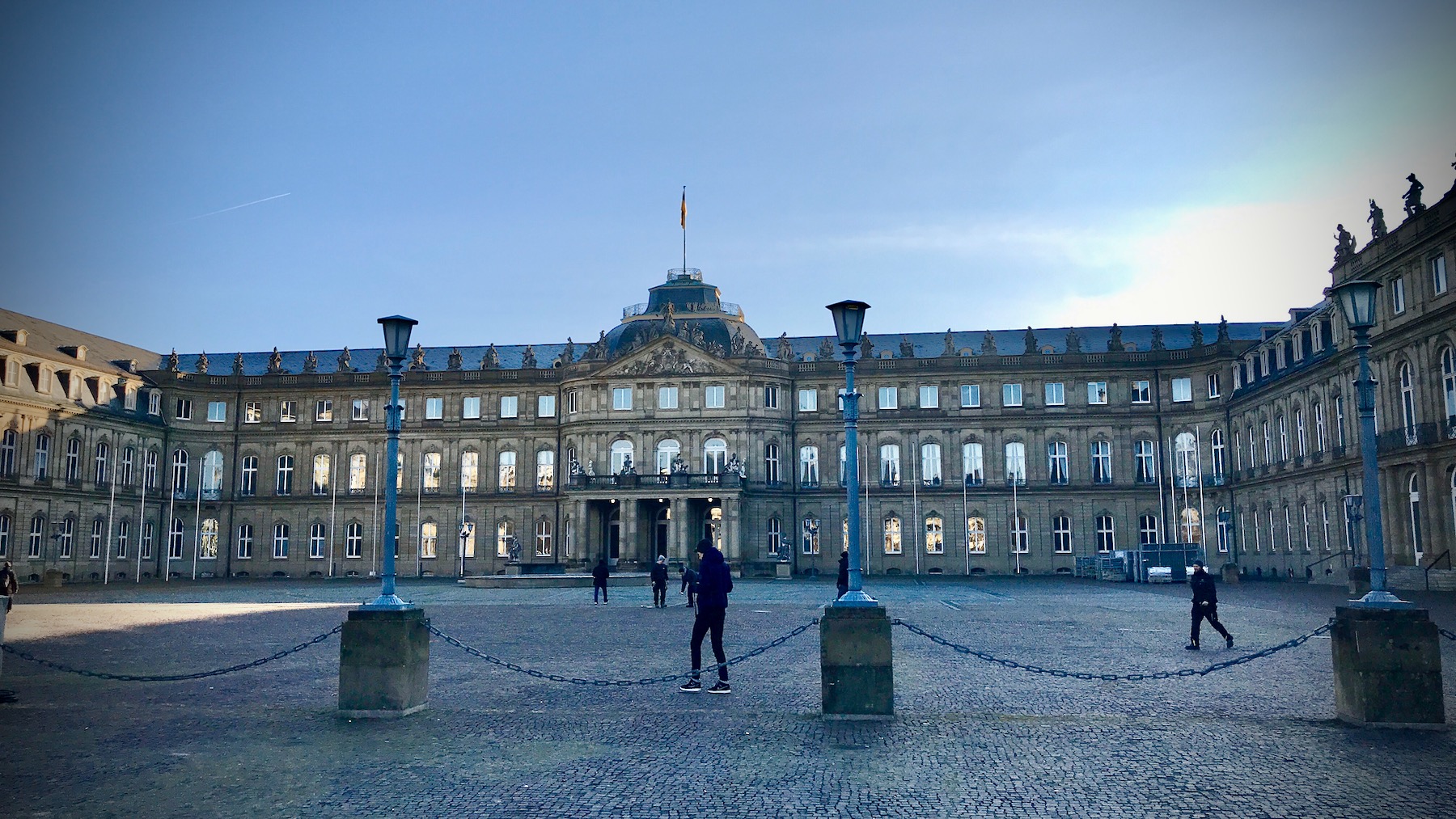 Bild ohne Beschreibung Bild ohne Beschreibung