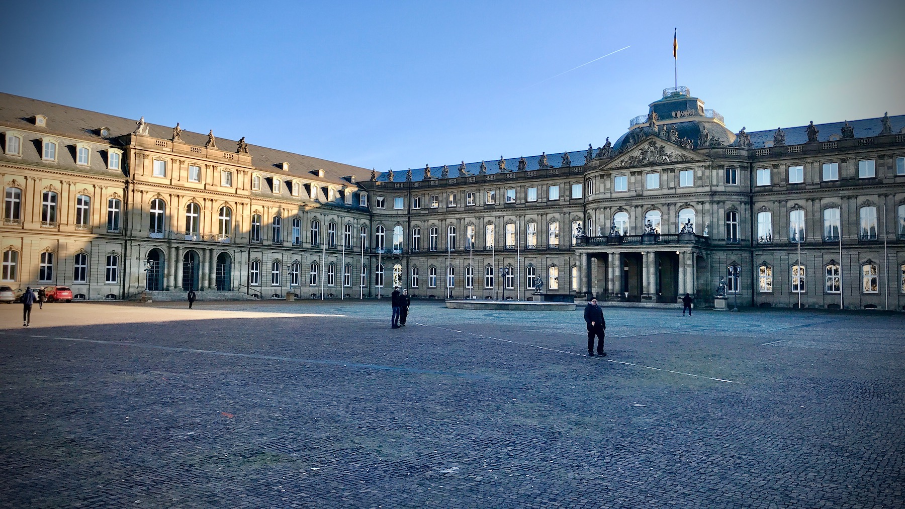 Bild ohne Beschreibung Bild ohne Beschreibung