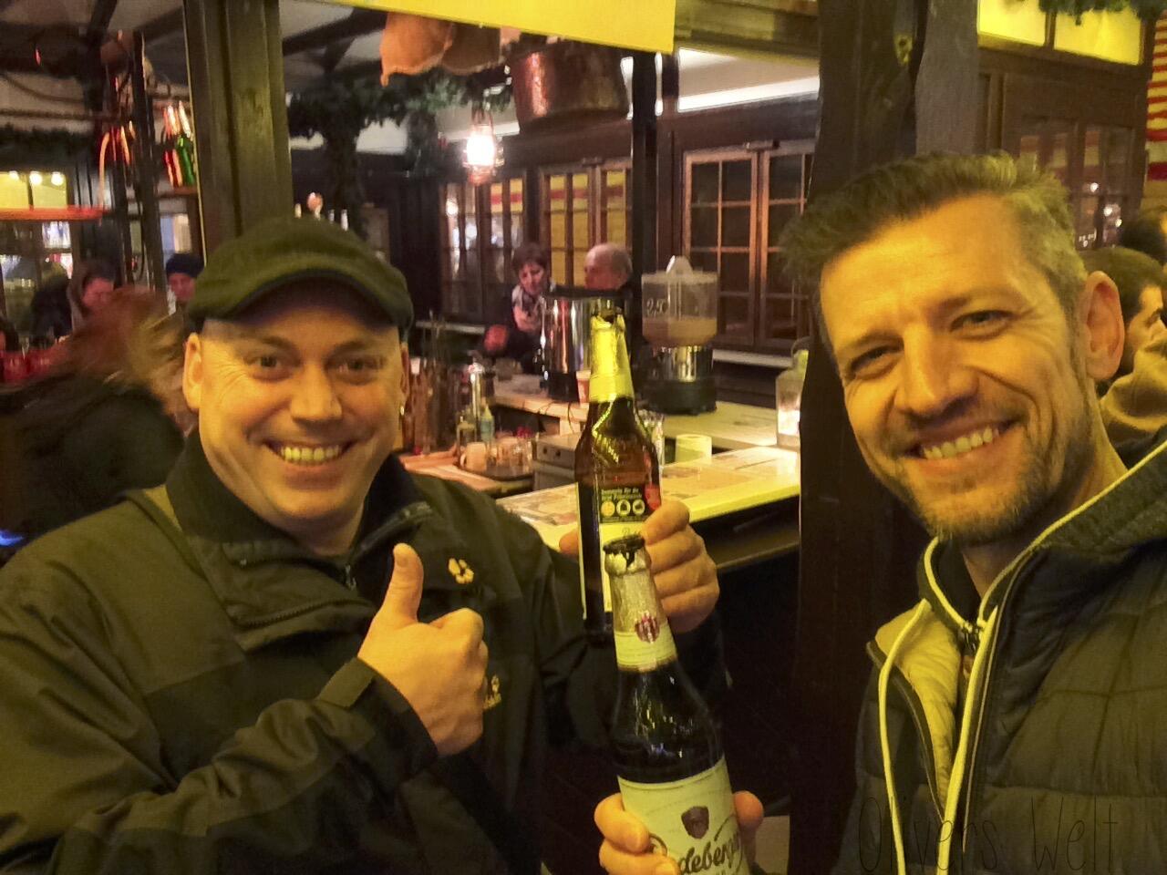 Es war zu warm für Glühwein … Prost. Ja, ich habe «echtes Bier» getrunken. Der Verfall lauert überall ;-)