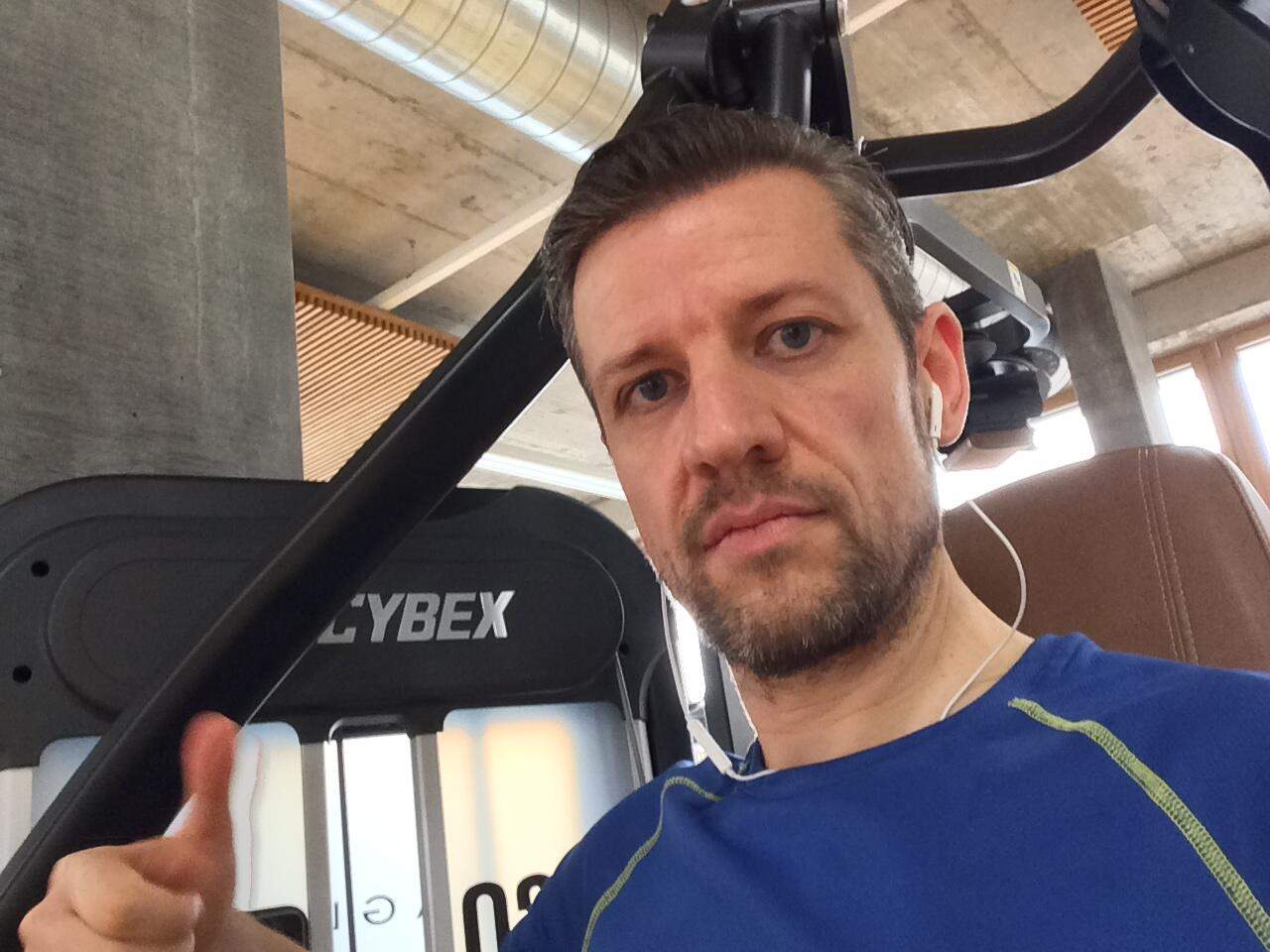 Unrasiert und fern der Heimat... aber fleissig ;-) deppenselfie Unrasiert und fern der Heimat... aber fleissig ;-) deppenselfie