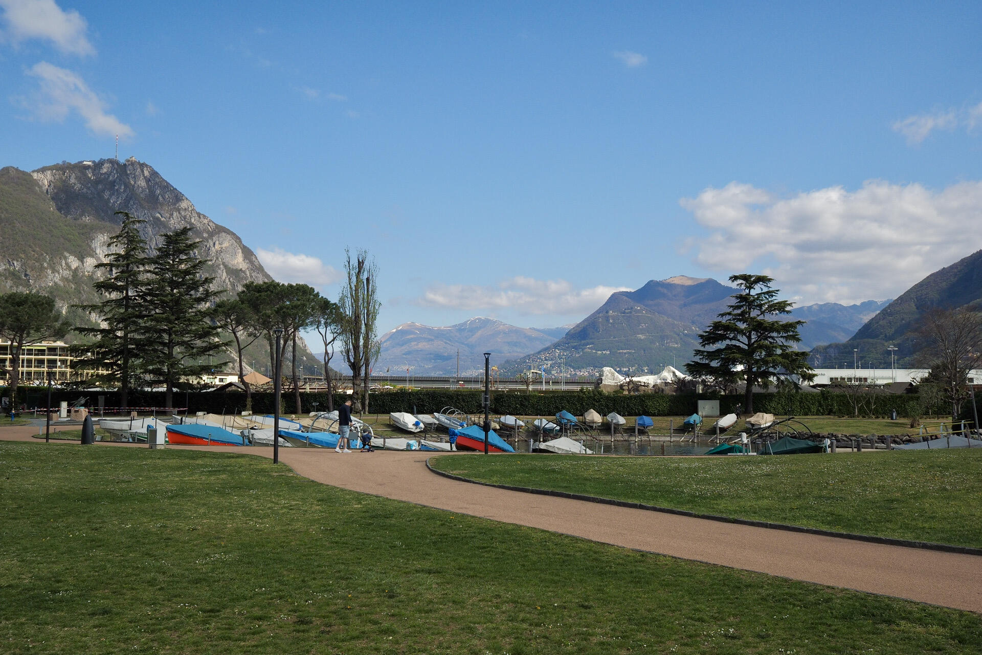 Bild ohne Beschreibung Bild ohne Beschreibung