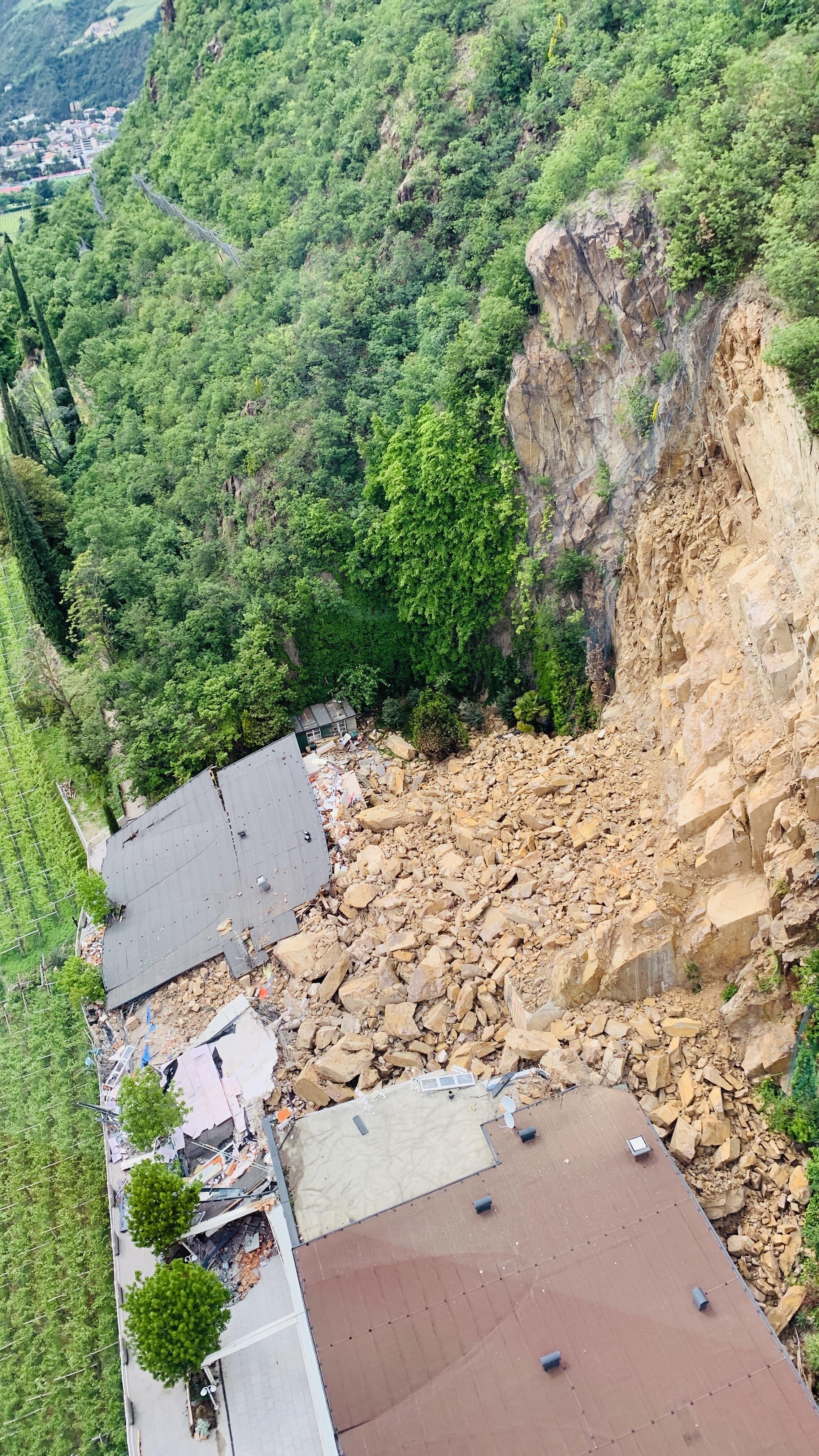 Bild ohne Beschreibung Bild ohne Beschreibung