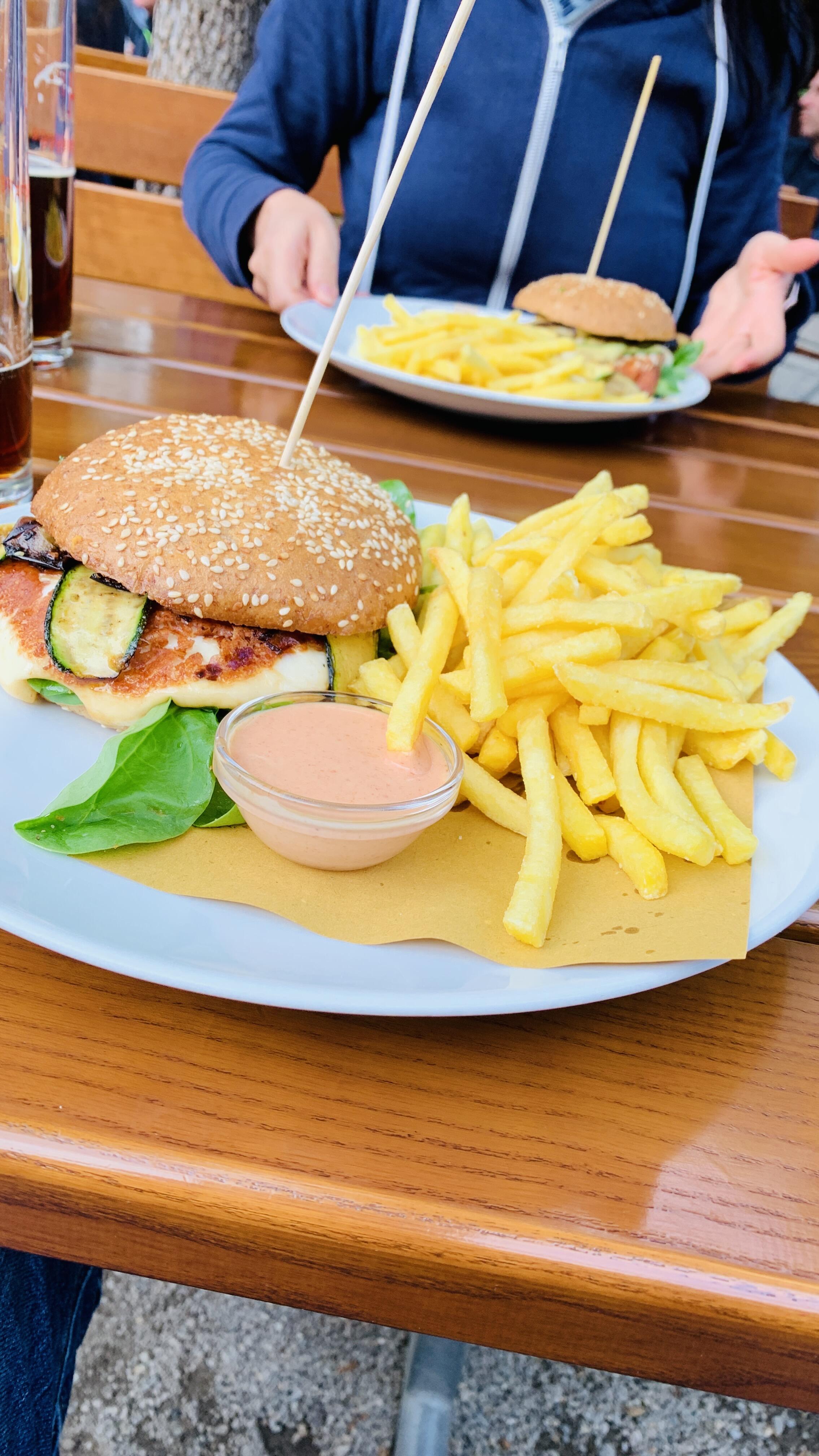 Bild ohne Beschreibung Bild ohne Beschreibung