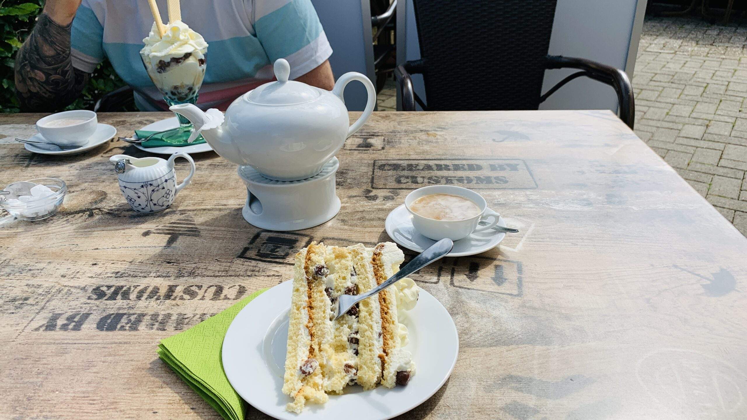 Bild ohne Beschreibung Bild ohne Beschreibung