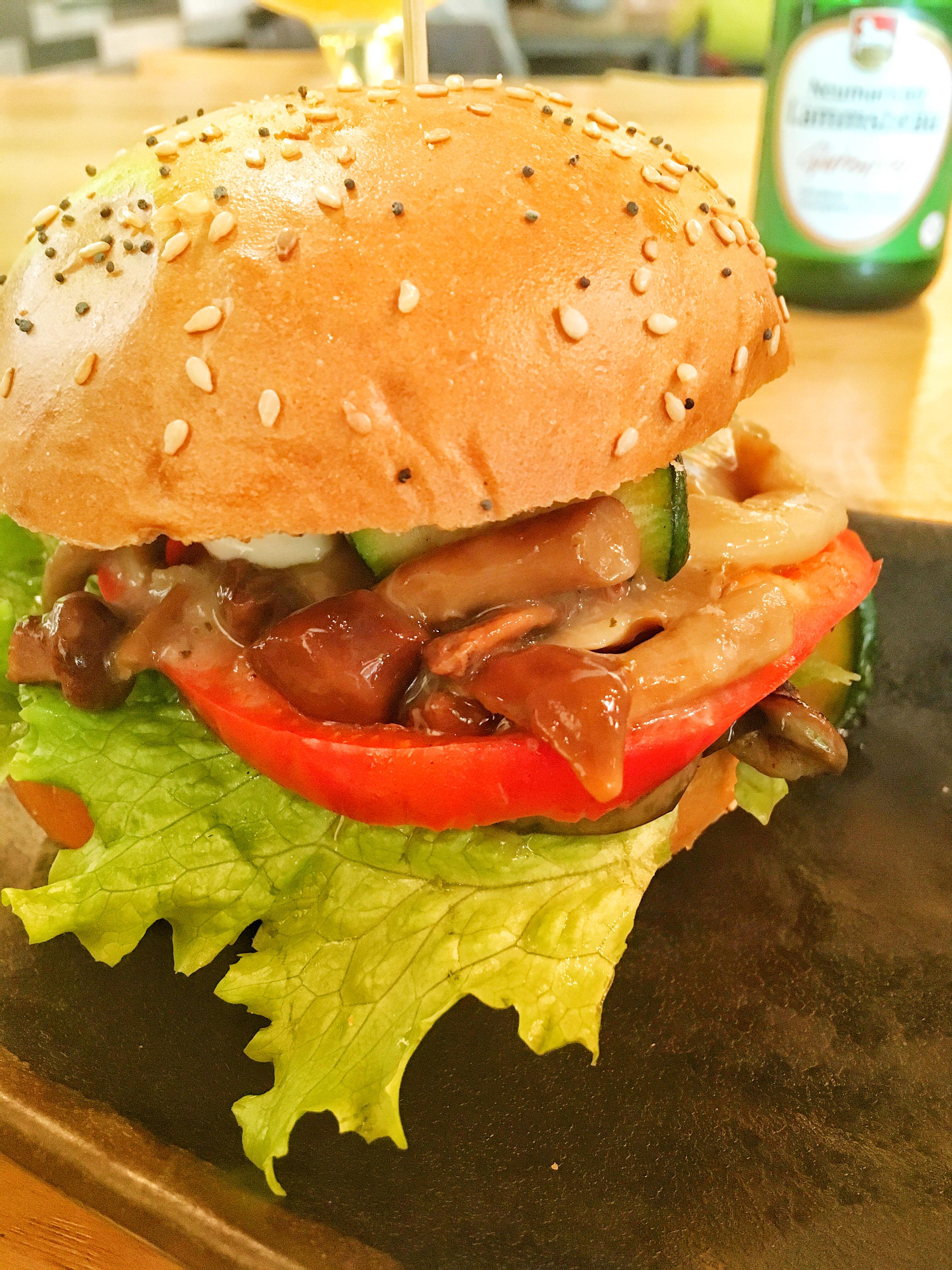 Bild ohne Beschreibung Bild ohne Beschreibung