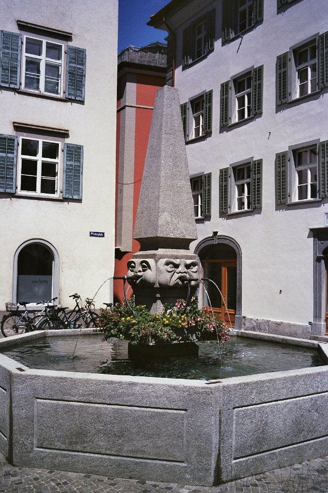 Bild ohne Beschreibung Bild ohne Beschreibung