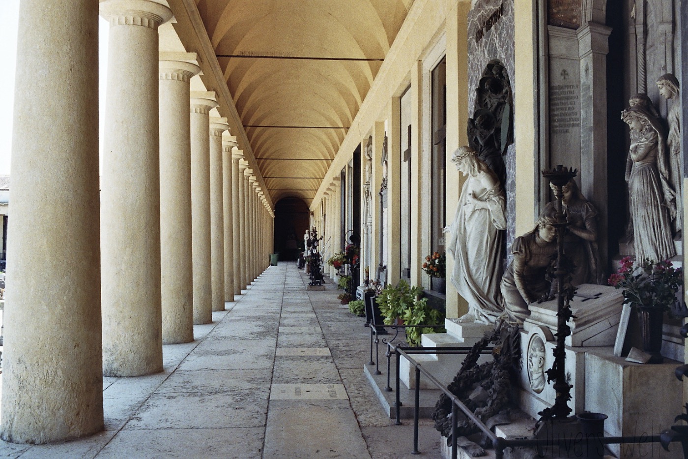 Bild ohne Beschreibung Bild ohne Beschreibung