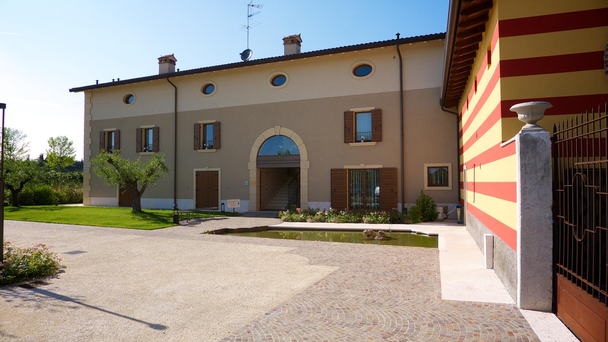 Bild ohne Beschreibung Bild ohne Beschreibung