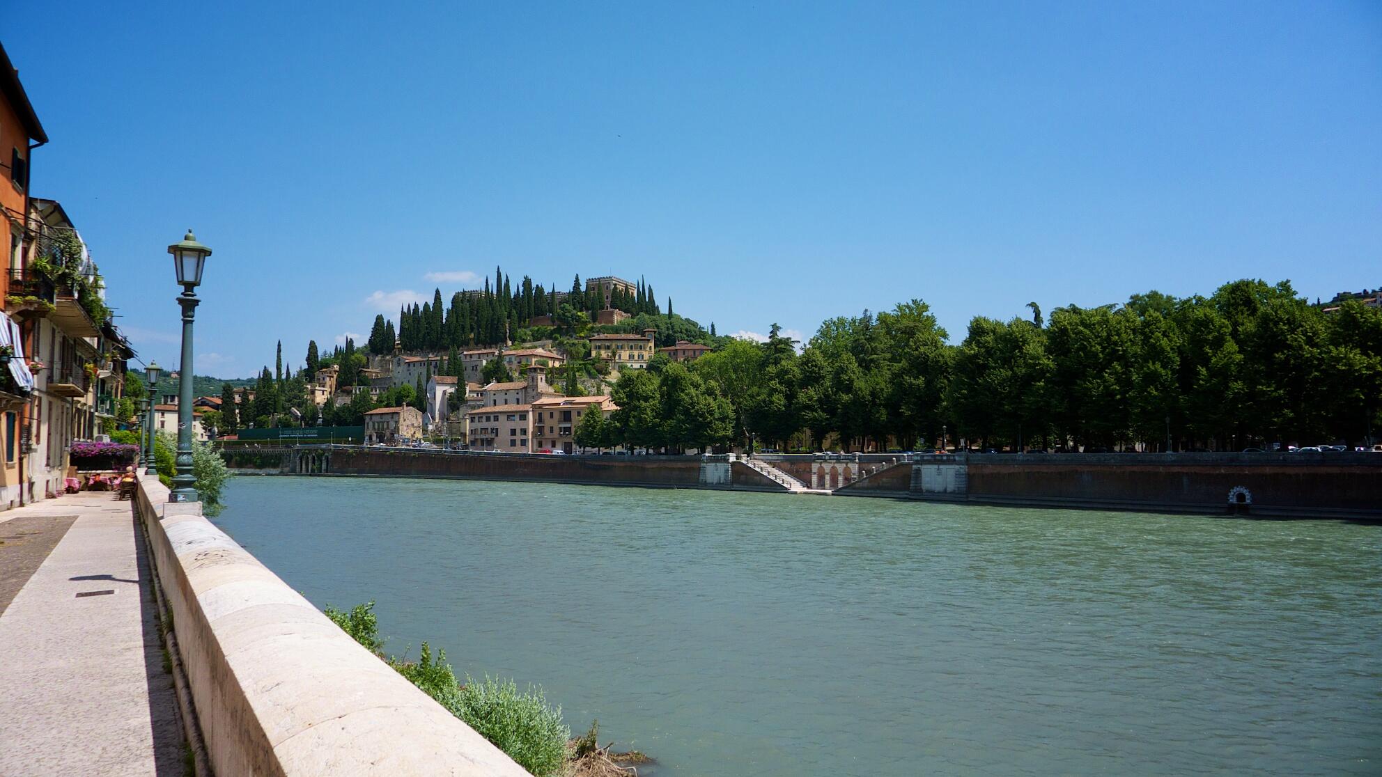 Bild ohne Beschreibung Bild ohne Beschreibung