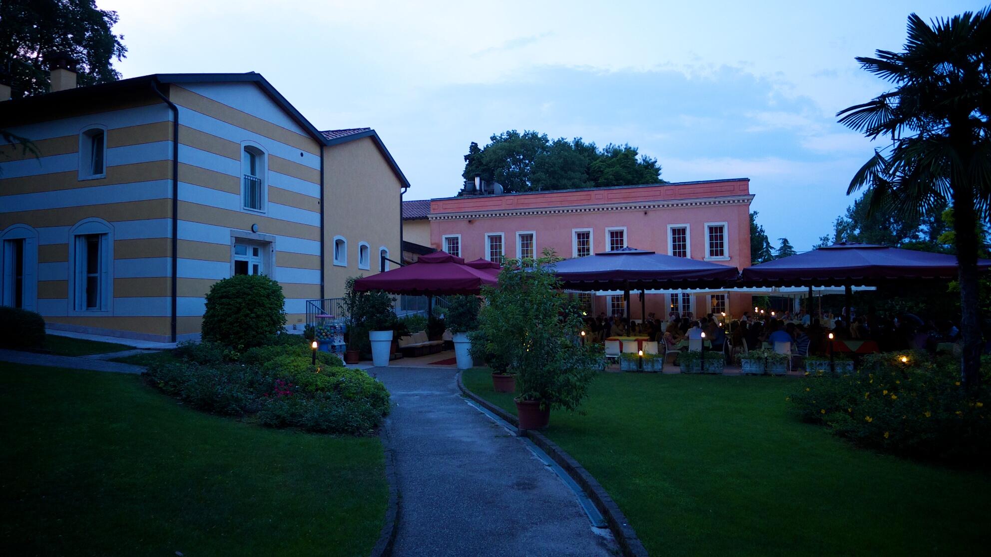 Bild ohne Beschreibung Bild ohne Beschreibung