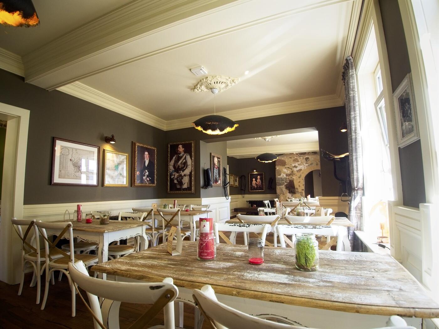 Bild ohne Beschreibung Bild ohne Beschreibung