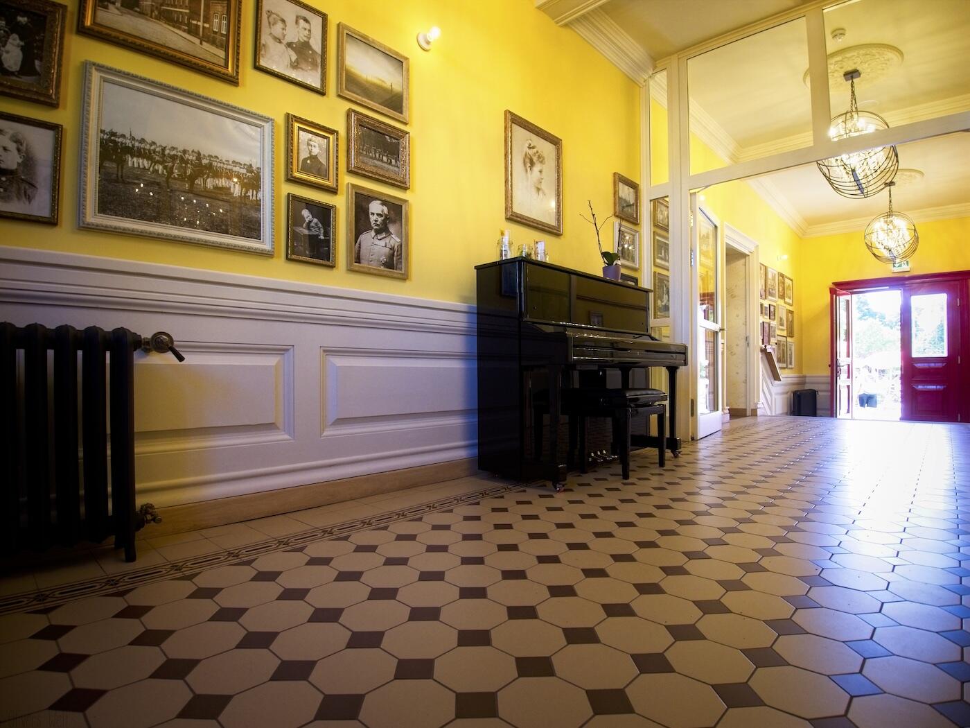 Bild ohne Beschreibung Bild ohne Beschreibung