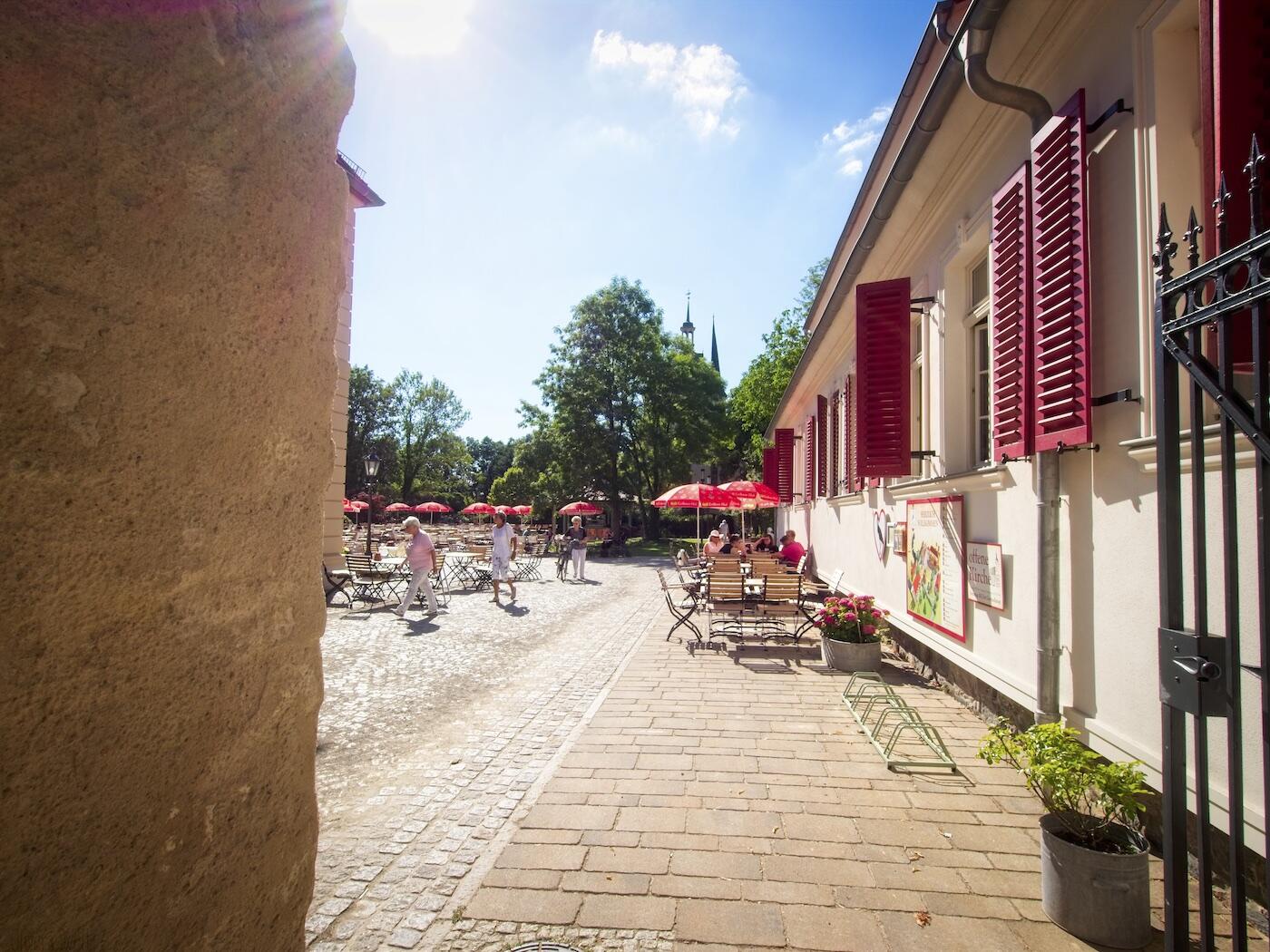 Bild ohne Beschreibung Bild ohne Beschreibung