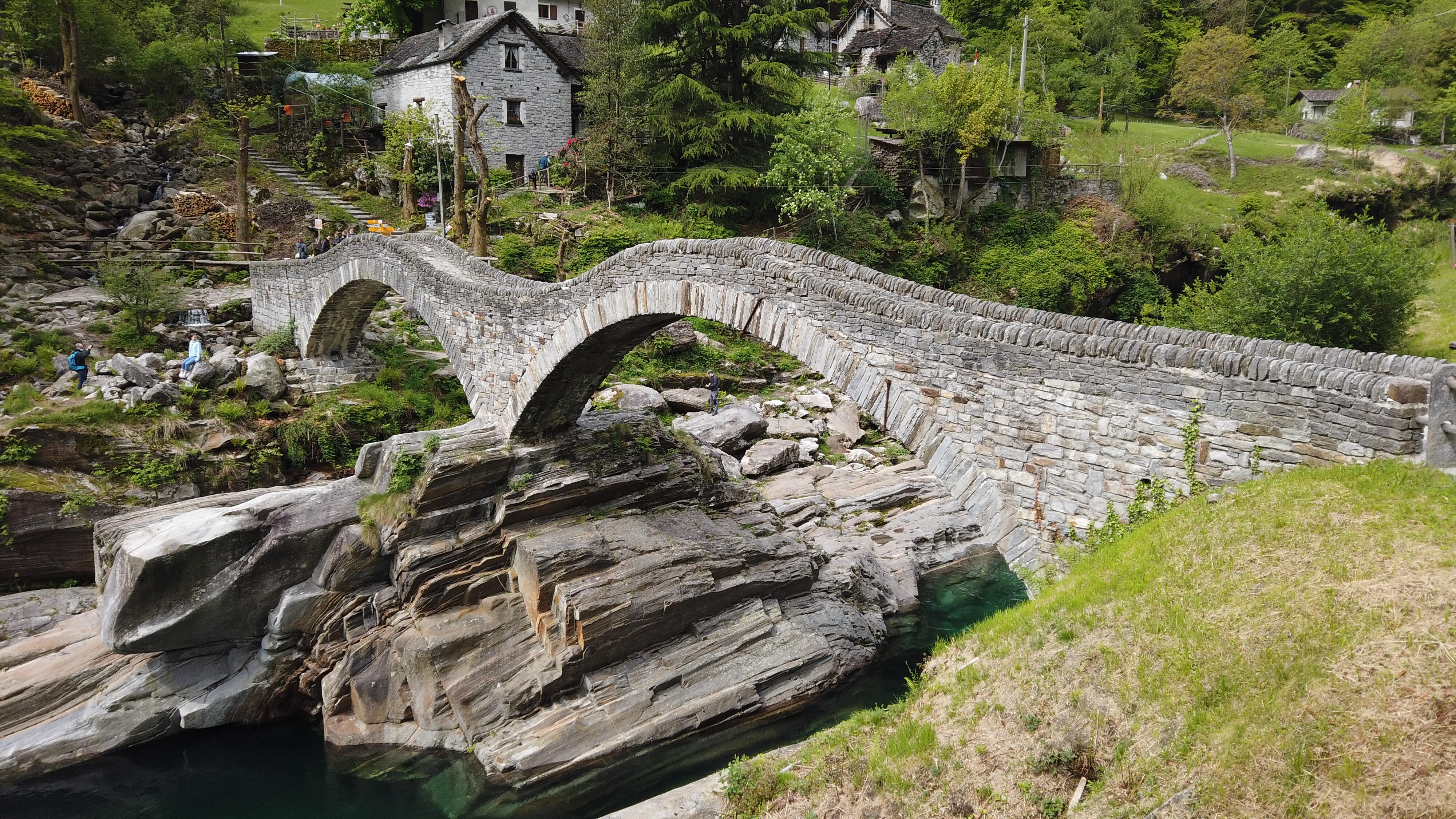 Bild ohne Beschreibung Bild ohne Beschreibung